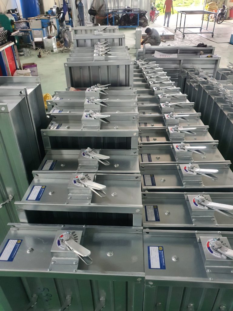 Van Gió Vuông điều Khiển Bằng Tay Gạt