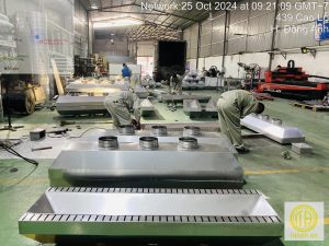 Chụp hút inox là thiết bị không thể thiếu trong hệ thống bếp công nghiệp, nhà máy chế biến thực phẩm