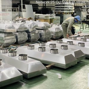 Chụp hút inox là thiết bị không thể thiếu trong hệ thống bếp công nghiệp, nhà máy chế biến thực phẩm,