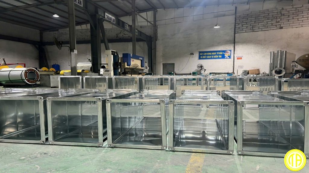 Trong ngành xây dựng và hệ thống kỹ thuật ống gió hvac pccc, việc hiểu rõ về các loại ống gió và chức năng của chúng là vô cùng quan trọng. Hai loại ống thường gặp là ống gió HVAC (Heating, Ventilation, and Air Conditioning) và ống gió PCCC