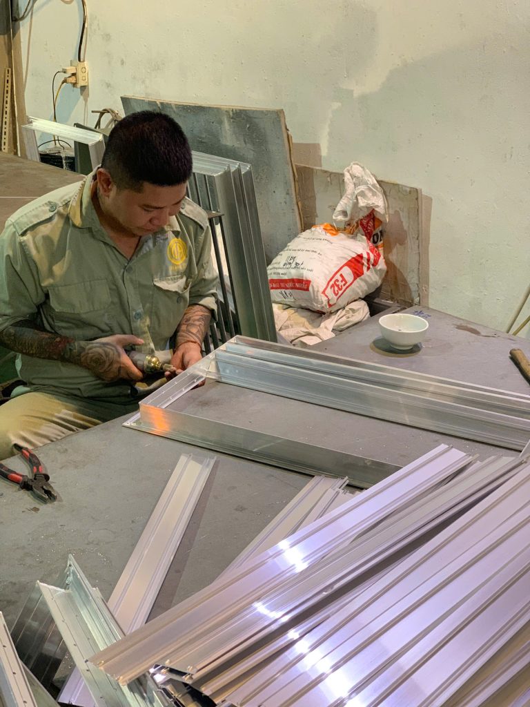 lắp ráp cửa gió