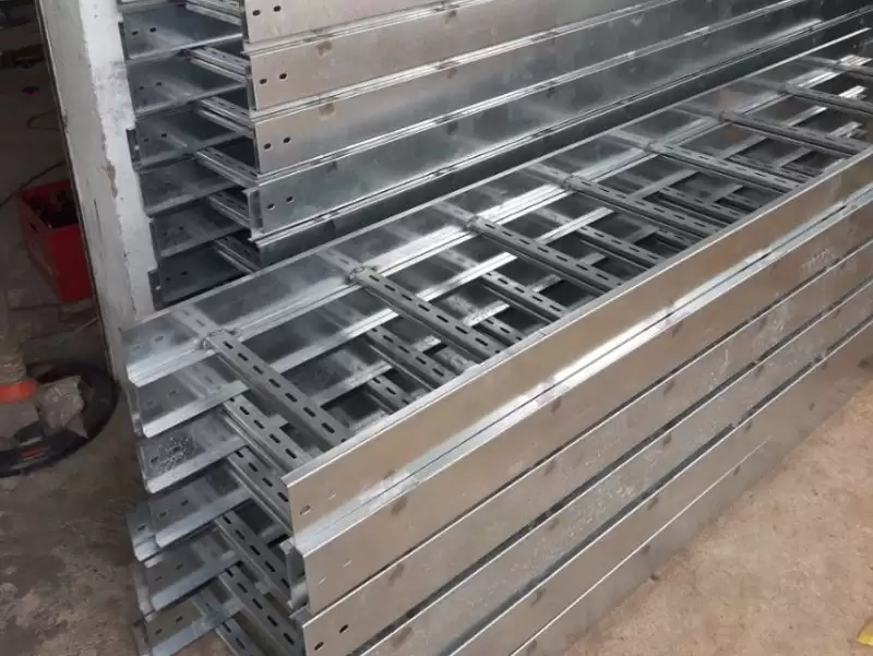 Thang cáp mạ kẽm