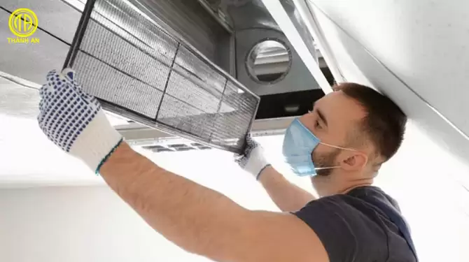 Vệ Sinh Máy Lạnh Âm Trần Nối Ống Gió
